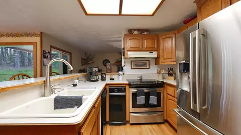 Kitchen - 207 Danconia Dr, Trail, OR 97541 photo 4 of 5