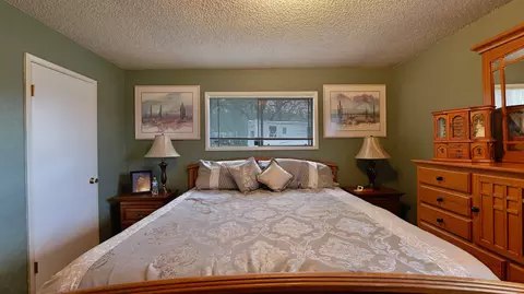 Bedroom - 207 Danconia Dr, Trail, OR 97541 photo 2 of 4