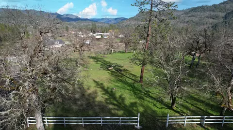 View/Area - 207 Danconia Dr, Trail, OR 97541 photo 3 of 10