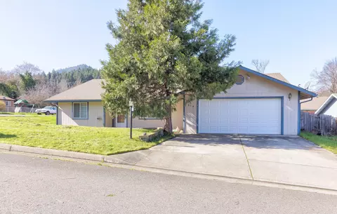 314 Outback Ln, Glendale, OR 97442
