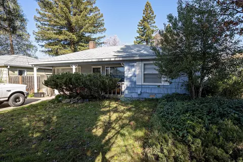 1036 Winchester Ave, Medford, OR 97501