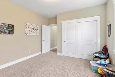 Bedroom - 973 Arrowhead Trl, Eagle Point, OR 97524 photo 4 of 7