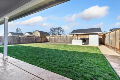 Exterior - 973 Arrowhead Trl, Eagle Point, OR 97524 photo 10 of 11