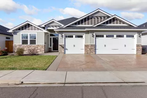 973 Arrowhead Trl, Eagle Point, OR 97524