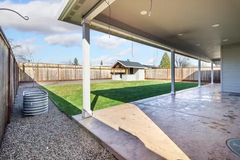 Exterior - 973 Arrowhead Trl, Eagle Point, OR 97524 photo 6 of 11