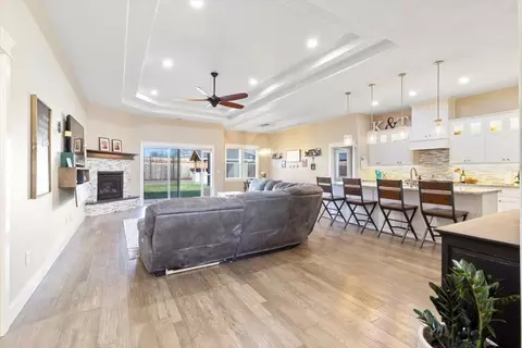 Kitchen - 973 Arrowhead Trl, Eagle Point, OR 97524 photo 1 of 7