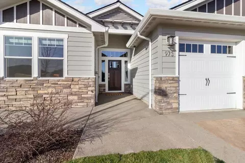 Exterior - 973 Arrowhead Trl, Eagle Point, OR 97524 photo 4 of 11