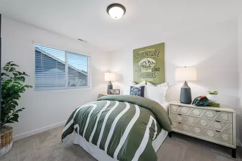 Bedroom - 1232 Stonegate Dr #460, Eagle Point, OR 97524 photo 10 of 11