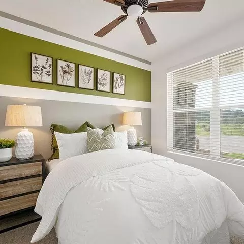Bedroom - 1232 Stonegate Dr #460, Eagle Point, OR 97524 photo 8 of 11