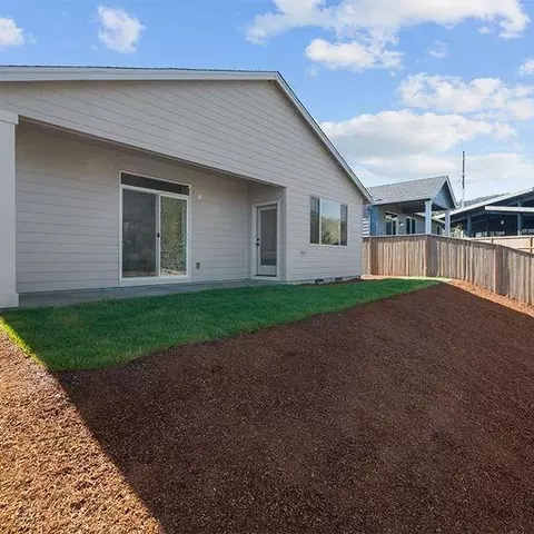 Exterior - 1232 Stonegate Dr #460, Eagle Point, OR 97524 photo 4 of 5