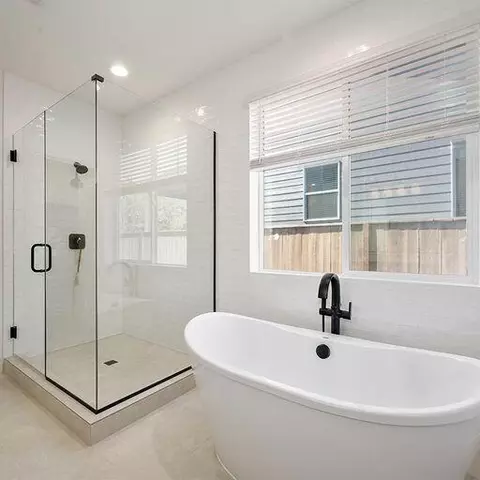 Bath - 1232 Stonegate Dr #460, Eagle Point, OR 97524 photo 3 of 6