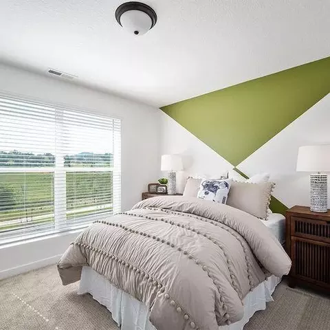 Bedroom - 1232 Stonegate Dr #460, Eagle Point, OR 97524 photo 7 of 11