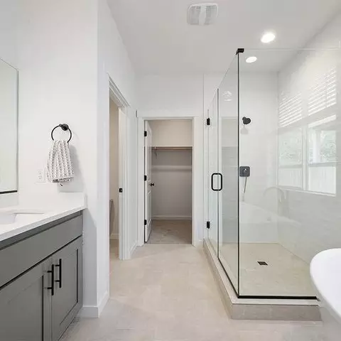 Bath - 1232 Stonegate Dr #460, Eagle Point, OR 97524 photo 4 of 6