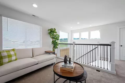 Living - 1232 Stonegate Dr #460, Eagle Point, OR 97524 photo 7 of 7