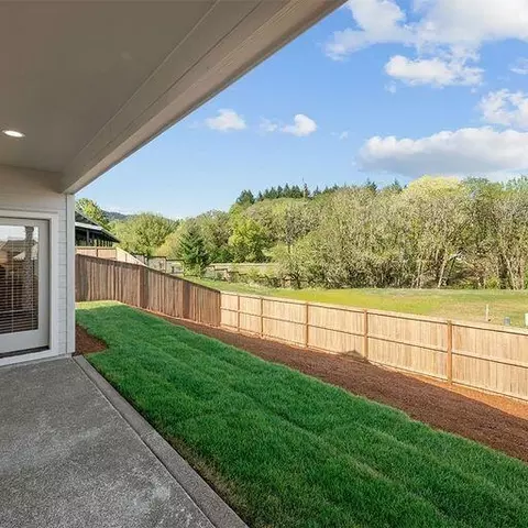 Exterior - 1232 Stonegate Dr #460, Eagle Point, OR 97524 photo 3 of 5