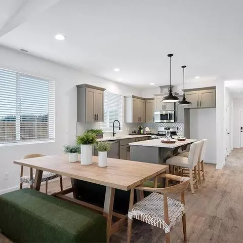 Dining - 1232 Stonegate Dr #460, Eagle Point, OR 97524 photo 1 of 3
