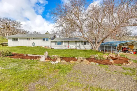 17200 Jones Rd, White City, OR 97503