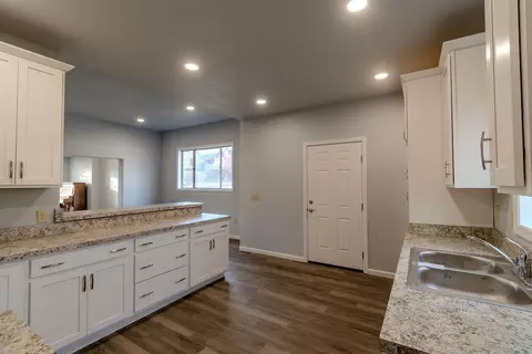 422 NW 8th St, Pendleton, OR 97801 photo 4