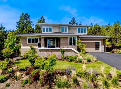 3304 NW Fairway Heights Dr, Bend, OR 97703