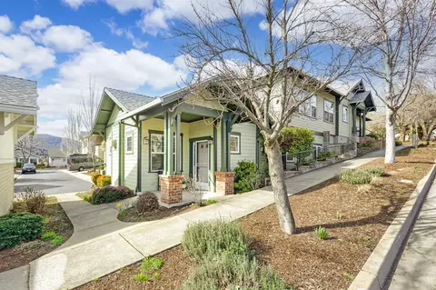 857 N Mountain Ave, Ashland, OR 97520