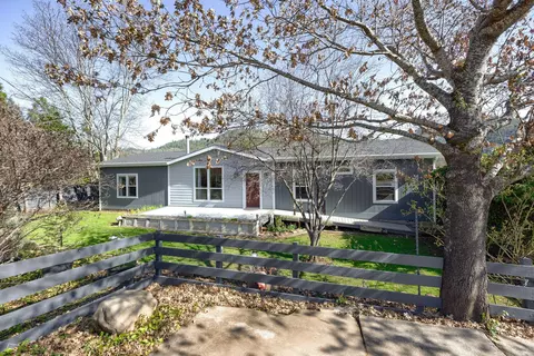 42 Sarma Dr, Shady Cove, OR 97539