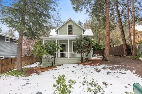698 Ashland St, Ashland, OR 97520