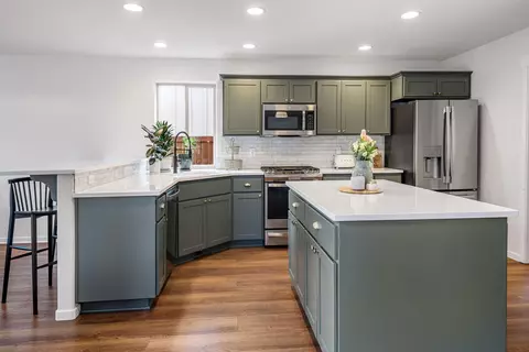 Kitchen - 21163 Clairaway Ave, Bend, OR 97702 photo 1 of 2