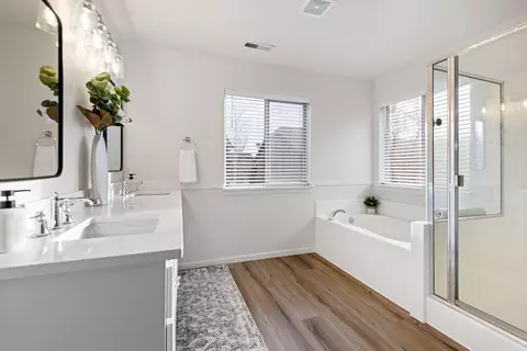 Bath - 21163 Clairaway Ave, Bend, OR 97702 photo 2 of 4