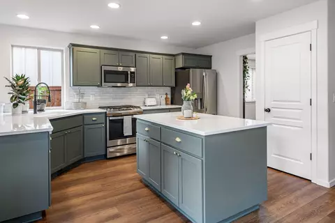 Kitchen - 21163 Clairaway Ave, Bend, OR 97702 photo 2 of 2