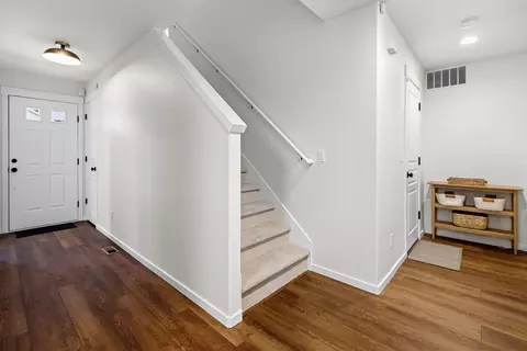 Entry Way - 21163 Clairaway Ave, Bend, OR 97702 photo 1 of 2