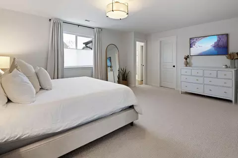 Bedroom - 21163 Clairaway Ave, Bend, OR 97702 photo 4 of 6