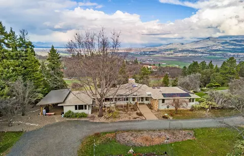 4025 Pioneer Rd, Medford, OR 97501