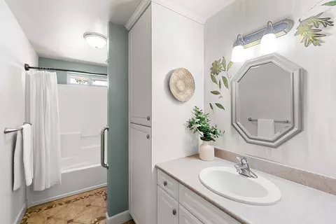 Bath - 66530 Ponderosa Loop, Bend, OR 97703 photo 3 of 4