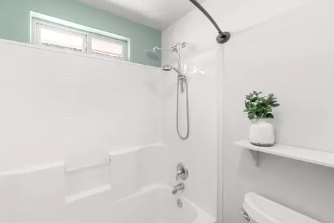 Bath - 66530 Ponderosa Loop, Bend, OR 97703 photo 4 of 4