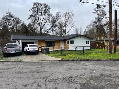 1326 NW Gilbert Way, Grants Pass, OR 97526