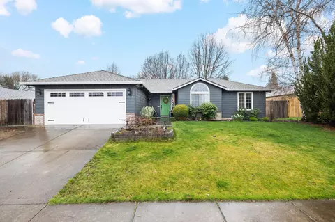 1537 Arlington Dr, Medford, OR 97501