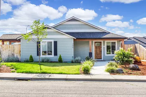205 Suncrest Rd, Talent, OR 97540