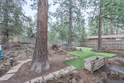 60924 Alpine Dr, Bend, OR 97702 photo 25