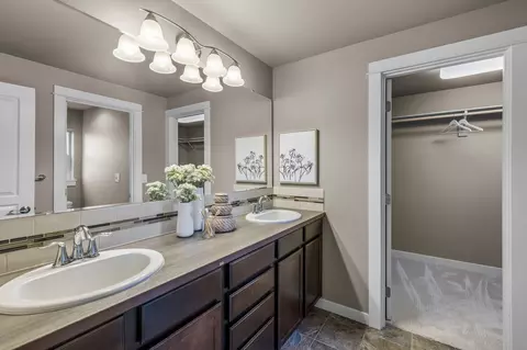 Bath - 63273 NW Newhall Pl, Bend, OR 97703 photo 2 of 6