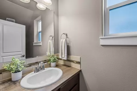 Bath - 63273 NW Newhall Pl, Bend, OR 97703 photo 1 of 6