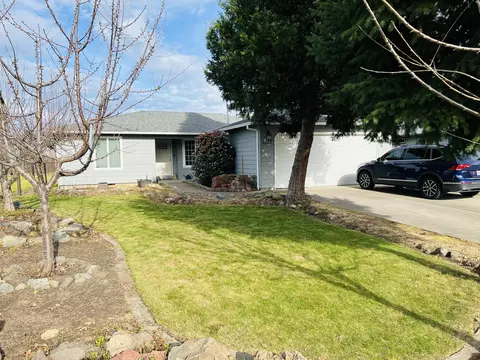 1223 Far West Ave, Central Point, OR 97502