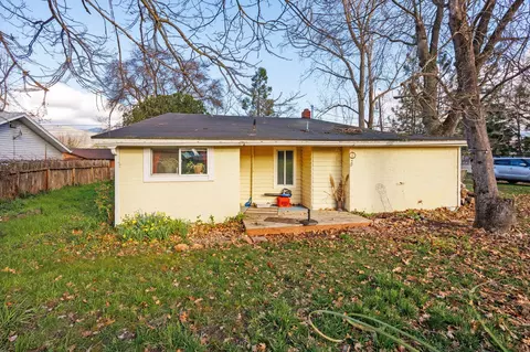 Exterior - 3748 Hilsinger Rd, Phoenix, OR 97535 photo 8 of 9
