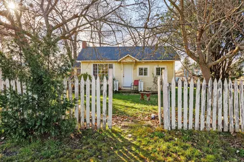 Exterior - 3748 Hilsinger Rd, Phoenix, OR 97535 photo 4 of 9