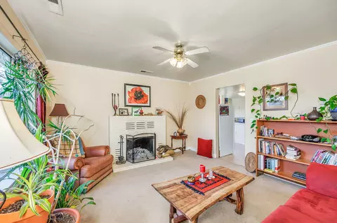 Living - 3748 Hilsinger Rd, Phoenix, OR 97535 photo 2 of 5