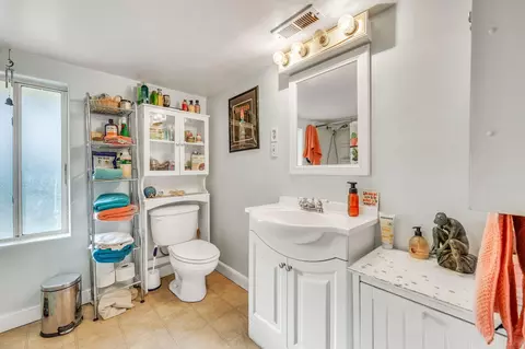 Bath - 3748 Hilsinger Rd, Phoenix, OR 97535 photo 1 of 1