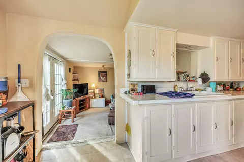 Kitchen - 3748 Hilsinger Rd, Phoenix, OR 97535 photo 2 of 2