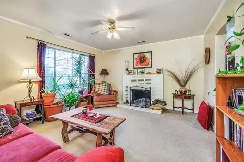 Living - 3748 Hilsinger Rd, Phoenix, OR 97535 photo 1 of 5