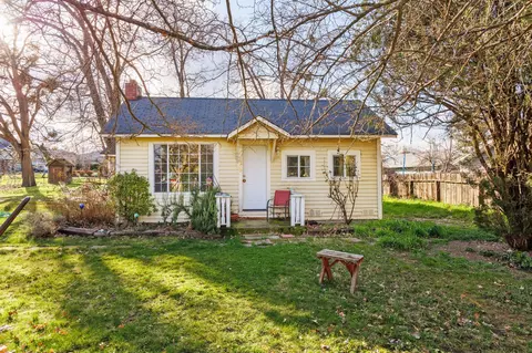 3748 Hilsinger Rd, Phoenix, OR 97535