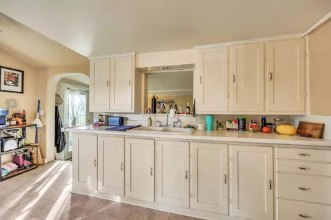 Kitchen - 3748 Hilsinger Rd, Phoenix, OR 97535 photo 1 of 2