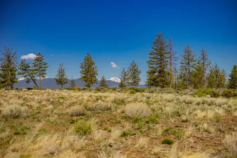 62545 Huntsman Loop, Bend, OR 97703 photo 2